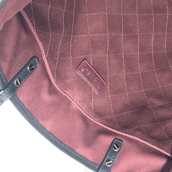 CHANEL Black Leather Shoulder Bag - Picture 15 of 16